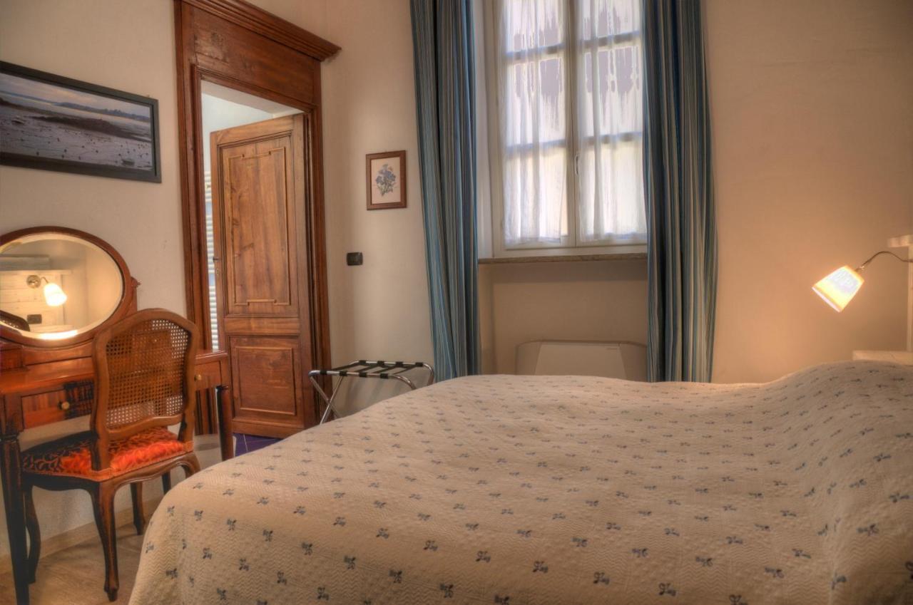Domus Aurea Bed and Breakfast Saluzzo Rum bild